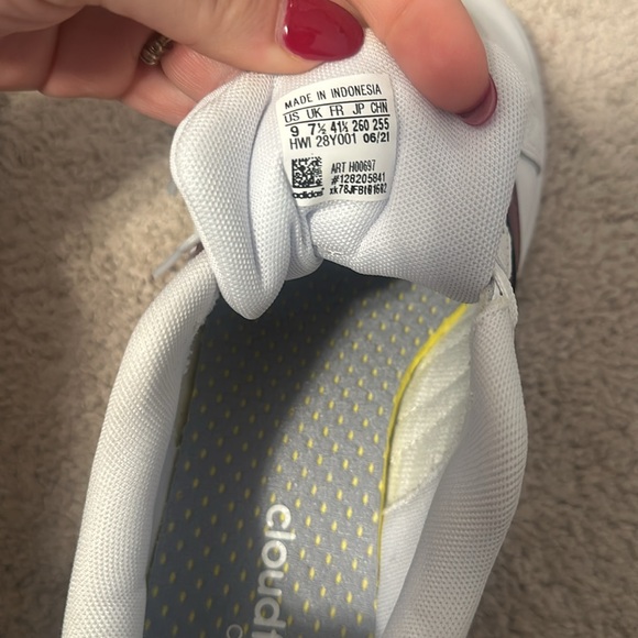 Adidas Burgundy Stripe Cloudfoam sneakers - Picture 6 of 8